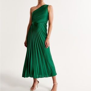 NWT Abercrombie Giselle Pleated One-Shoulder Maxi Dress